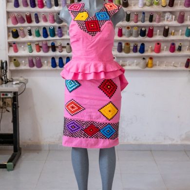 Conjunto de blusa y falda rombo