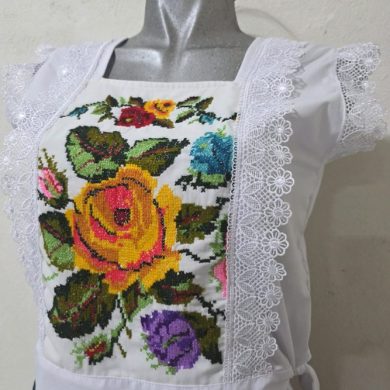 Blusa juvenil, bordada a mano