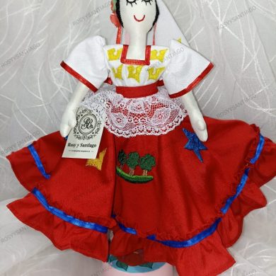 Muñeca artesanal con traje típico de Quintana Roo